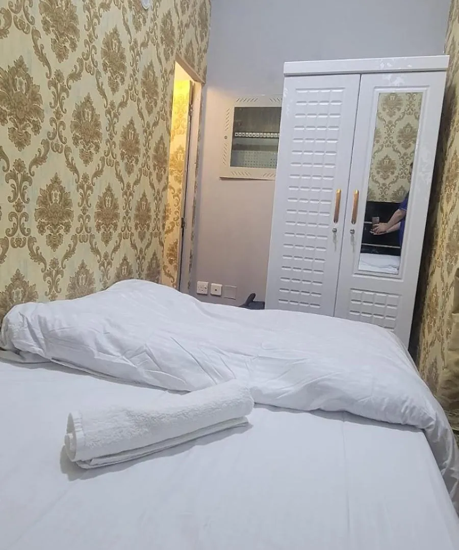 Emirates Apartments Room Capsules Dubai Birleşik Arap Emirlikleri